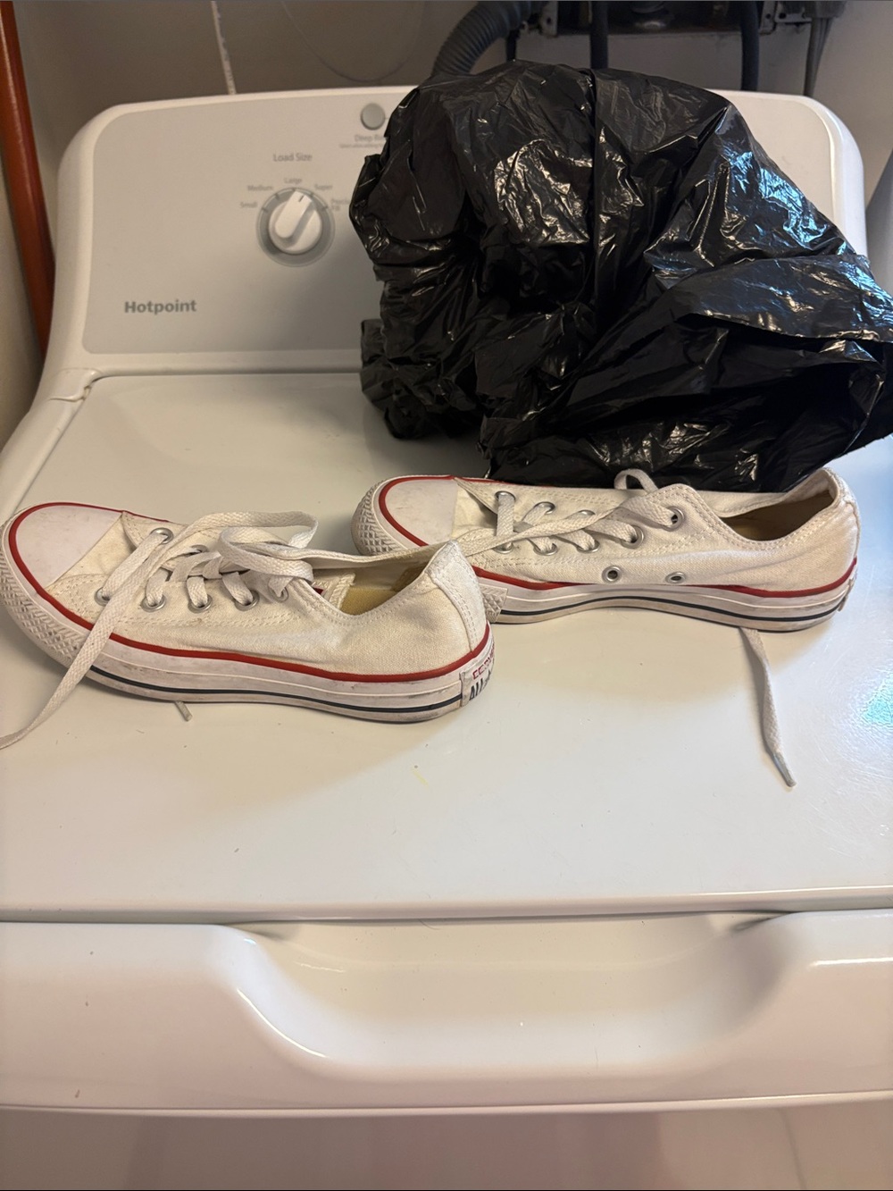 Converses - Picture 2 of 9